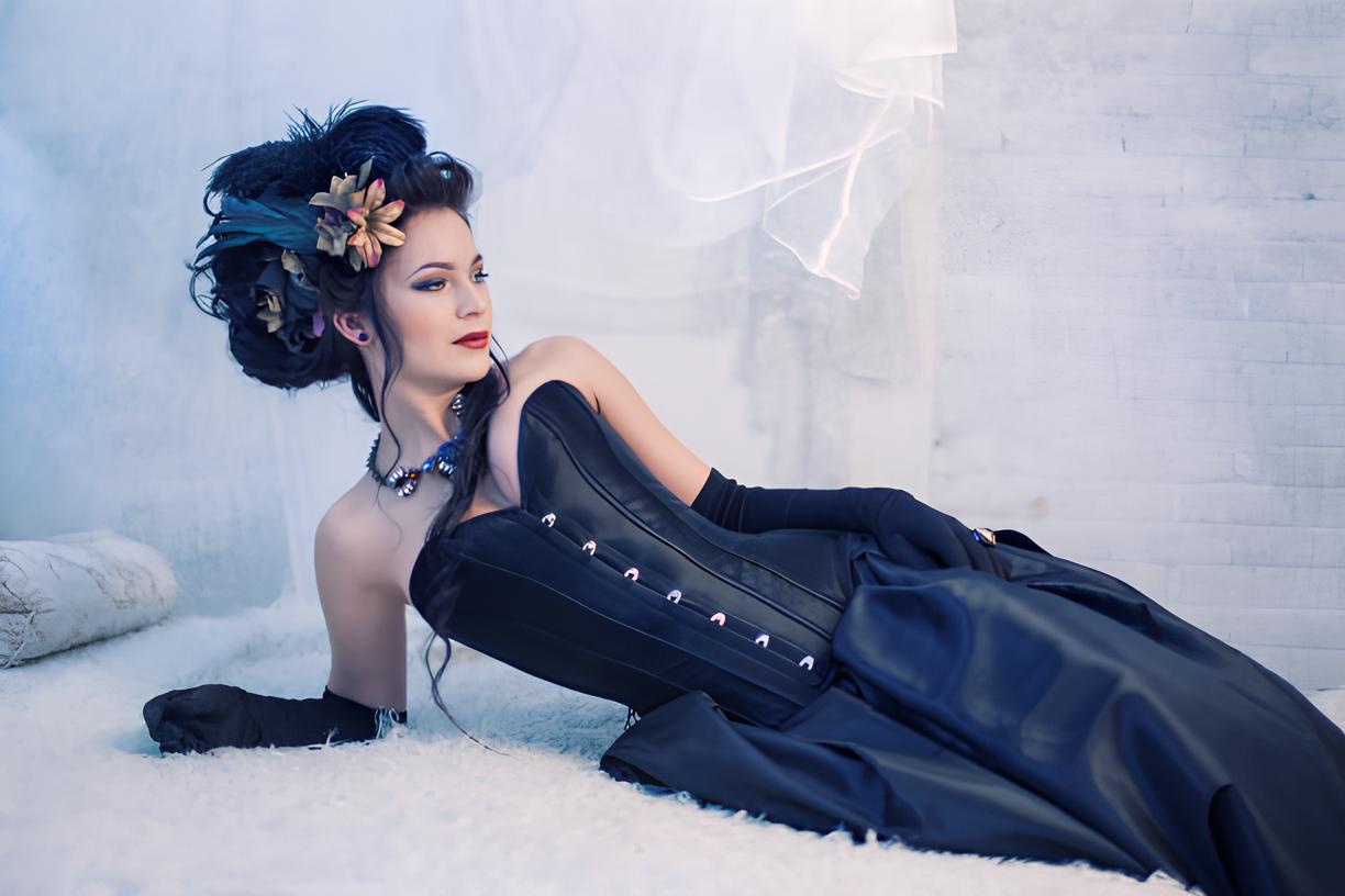 korset-povertayetsya-v-modu-i-formuye-novii-siluet-3.jpg (73 KB)