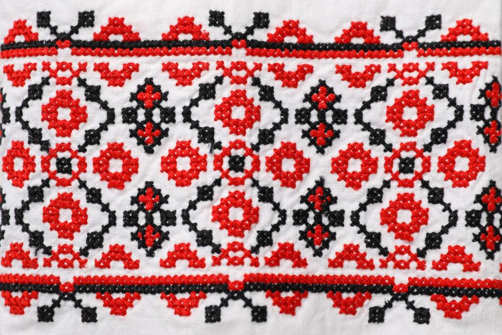 vishivanka-simvol-ukrayinskoyi-kulturi-ta-mistectva-4.jpg (178 KB)